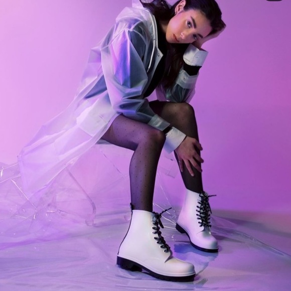 Michael Kors White Rainboots - Picture 3 of 16